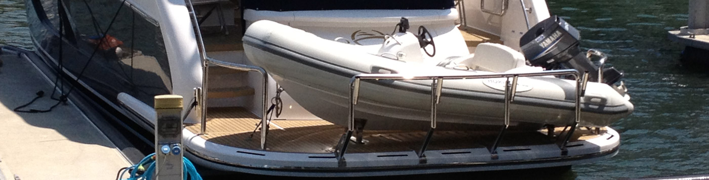 Stainless Back Boat